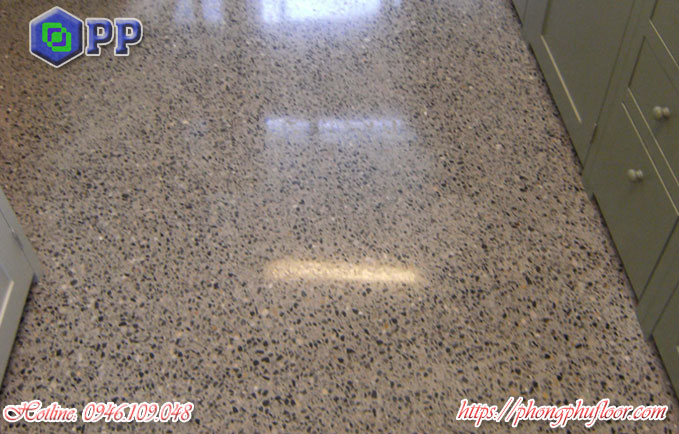 Đánh bóng sàn đá granite khiến bề mặt sàn được cải thiện với chất lượng vô cùng tuyệt vời mang lại một cái nhìn bắt mắt